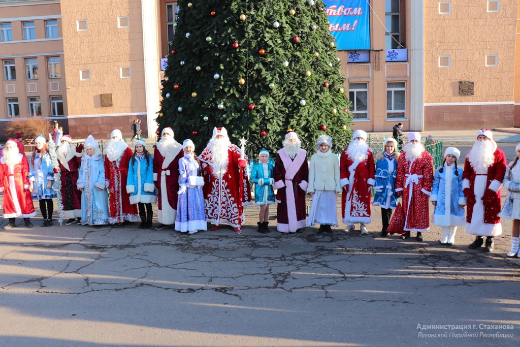 Погода в стаханове на 3 дня. Сайт администрации города Стаханова. Город Стаханов дом культуры. Школа искусств в Стаханове. Погода в Стаханове.