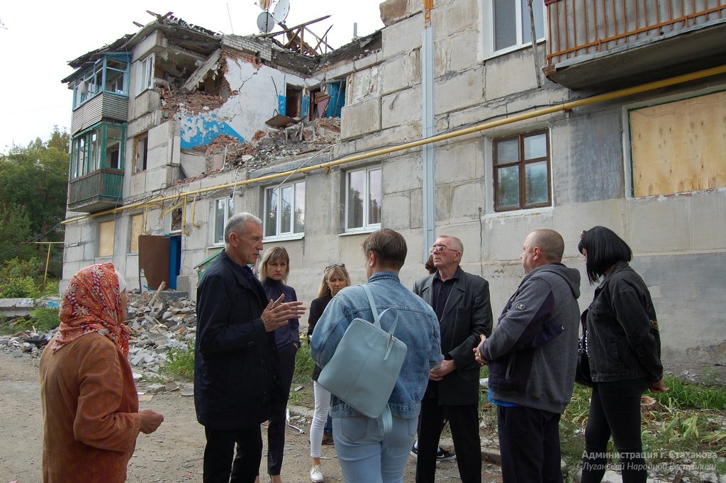 Погода в стаханове на 3 дня. Стаханов улица Матросова. Разрушенная улица. Обстрел Стаханова. Сегодняшний обстрел Стаханова.