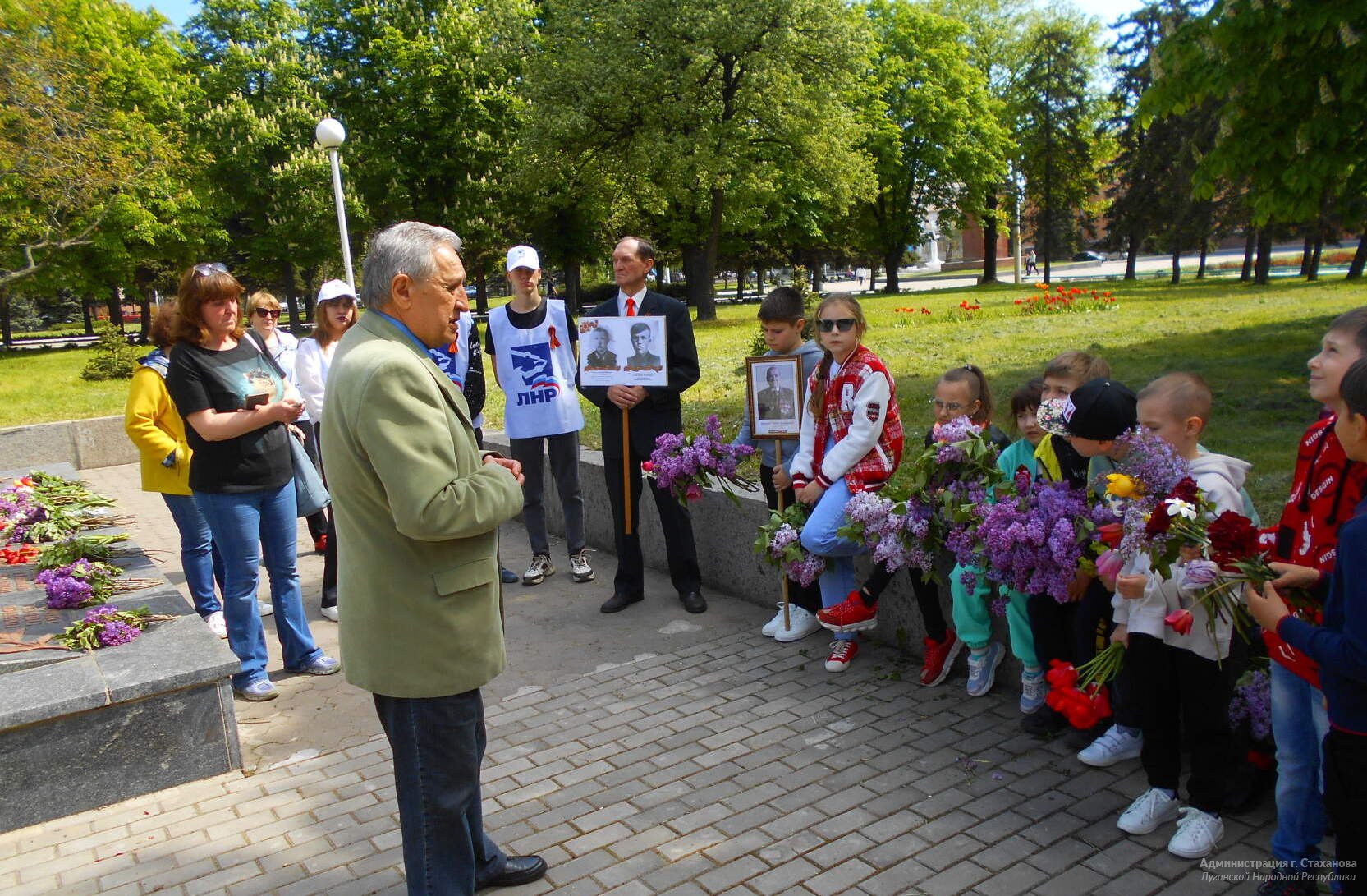 Для учащихся начальных классов СМГ № 15 и представителей Молодой Гвардии  Единой России состоялся час памяти «Герои давно отгремевшей войны» »  Стаханов официальный сайт Администрации