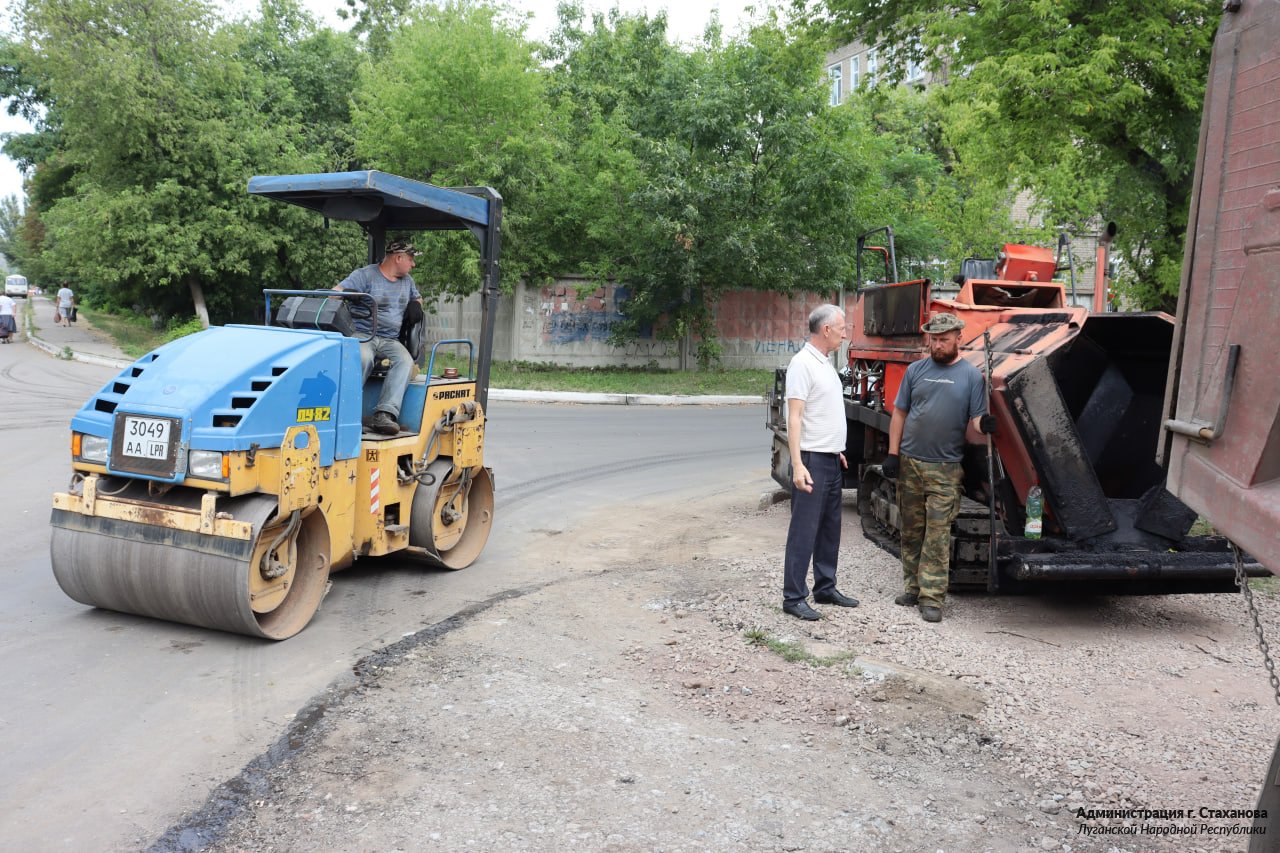 В городе продолжается ремонт тротуаров - Сергей Жевлаков » Стаханов  официальный сайт Администрации