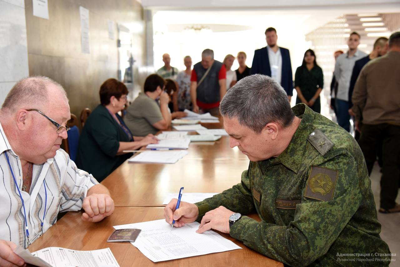 Леонид Пасечник проголосовал на выборах депутатов за будущее Республики »  Стаханов официальный сайт Администрации