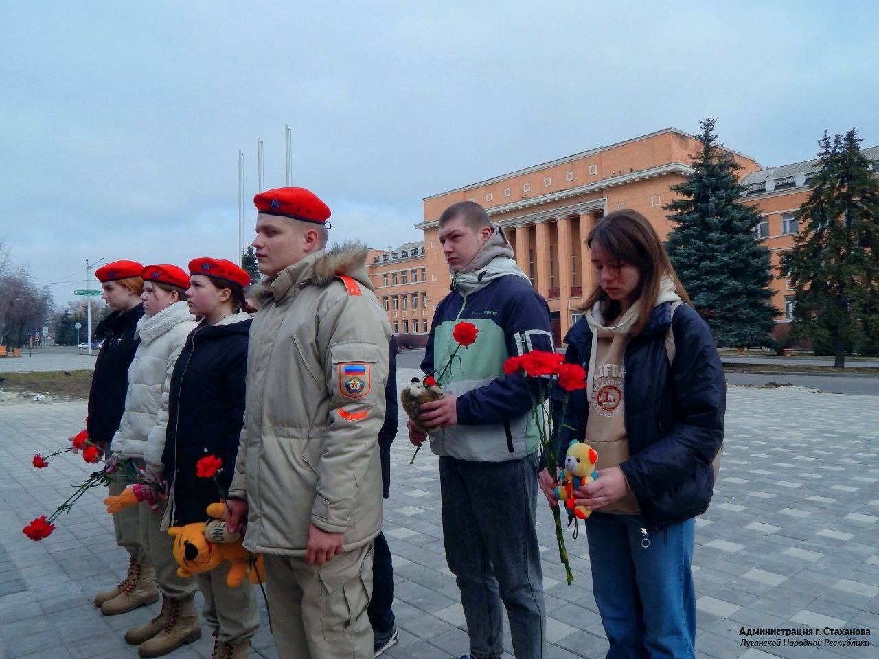 Юнармейцы Стаханова почтили память погибших в 