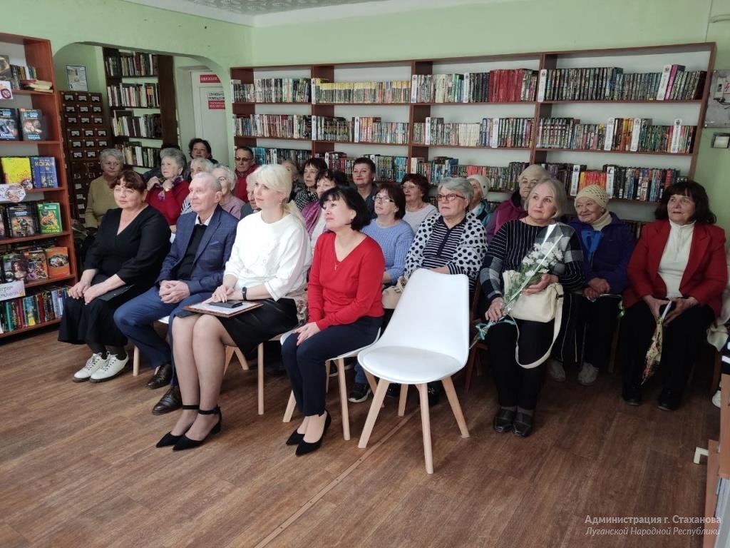 В библиотеке филиале №1 прошла презентация сборников стихов Владимира  Алидзаева » Стаханов официальный сайт Администрации